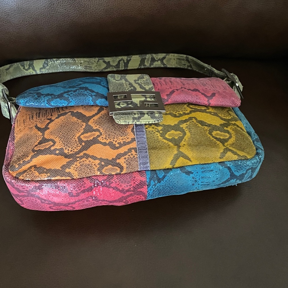 Cache Y2K Multicolor Snakeskin Pattern Bag. - image 4